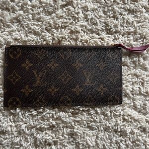 Louis Vuitton Pocket